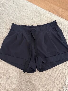Lululemon Spring Break Away Short 4-Way Stretch Black Shorts Sz 8